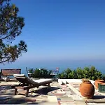 Efelli:boutique Beachfront Traditional Greek Style House *