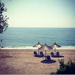 Villa Efelli:boutique Beachfront Traditional Greek Style House