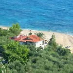 Villa Efelli:boutique Beachfront Traditional Greek Style House