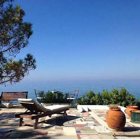 Efelli:boutique Beachfront Traditional Greek Style House *