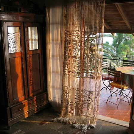 Villa Efelli:boutique Beachfront Traditional Greek Style House Vrachos