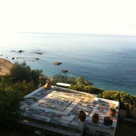 Villa Efelli:boutique Beachfront Traditional Greek Style House