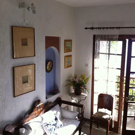 Villa Efelli:boutique Beachfront Traditional Greek Style House *